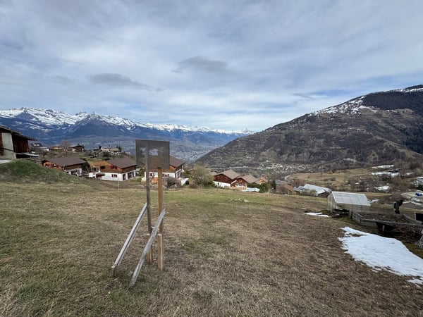 Très jolie parcelle de 1163 m2 en zone résidentielle à Sornard, Nendaz 1