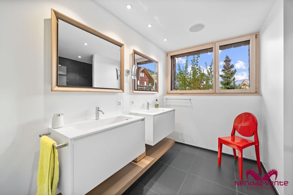 Un chalet de toute beauté aux Rairettes en résidence principale 9