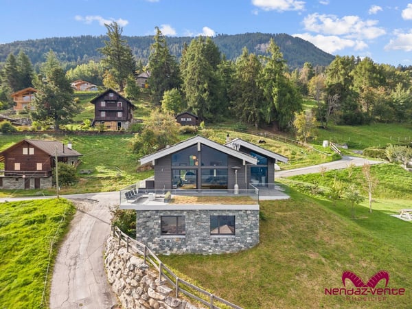Un chalet de toute beauté aux Rairettes en résidence principale 1