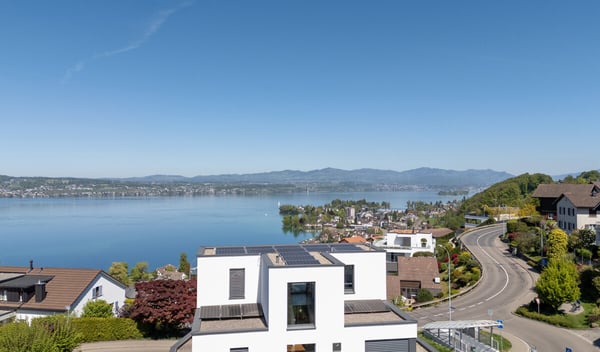 Wollerau: vielseitiges Zweifamilienhaus an begehrter Lage 2