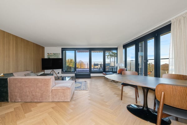 Feusisberg: Hochwertig renovierte Terrassenwohnung mit Seesicht 4