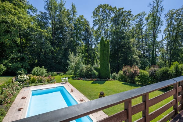 Einfamilienhaus in Küsnacht mit Pool und Blick ins Grüne 2