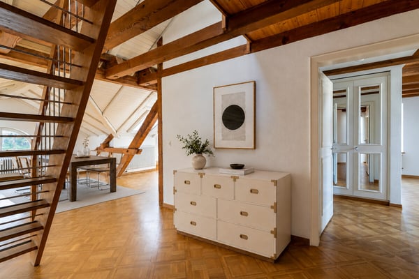 Zürich: historische Wohnung mit Galerie und Cheminée 2