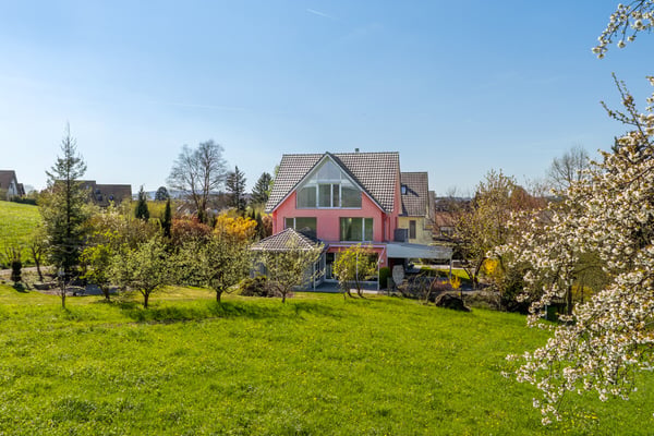 Einfamilienhaus mit Gartenoase und grosser Garage in Hochfelden 2