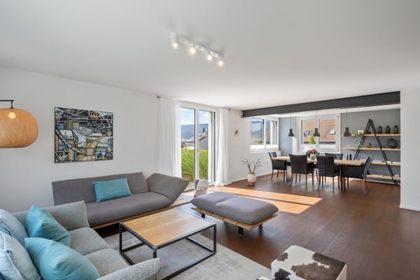 Dänikon: grosszügiges Einfamilienhaus mit Garten, Pool und Sauna 2