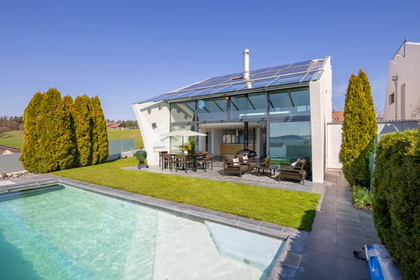 Gutenswil: Stilvolles Architektenhaus mit Pool und Weitsicht 5