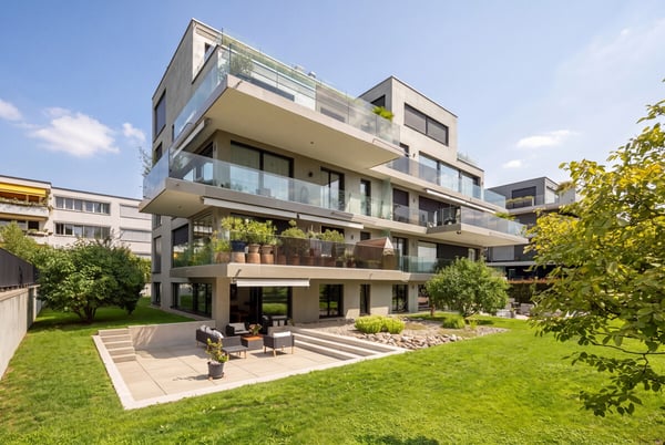Küsnacht: moderne Gartenwohnung mit grosszügigem Aussenbereich 1