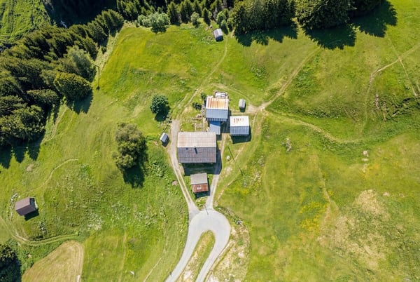 Safien: Haus mit Geschichte, Panorama und rund 3100 m² Grundstück 2