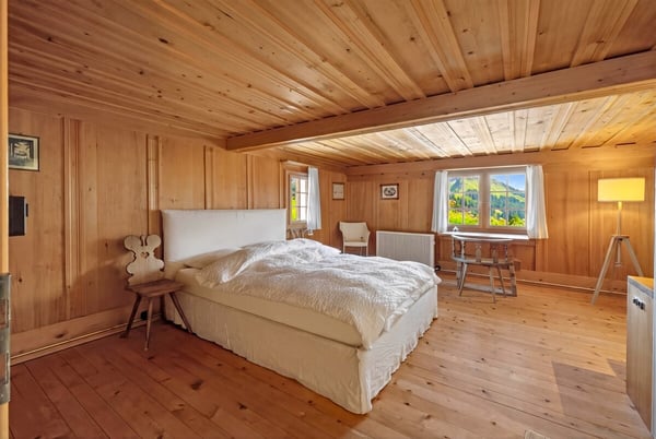Safien: Haus mit Geschichte, Panorama und rund 3100 m² Grundstück 3
