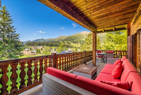 Parpan: Ferienhaus am Waldrand mit viel Privatsphäre 1