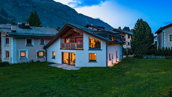 Sils-Maria: Neues Erstwohnsitz Einfamilienhaus mit Wellnessbereich und 1