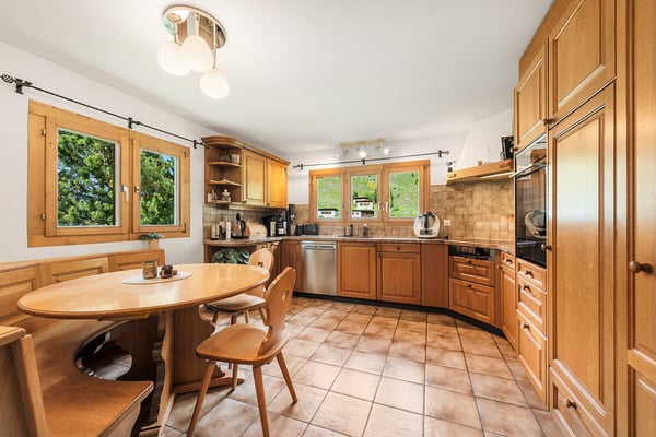 Grosszügige Doppelhaushälfte in Bivio mit Garten und Einliegerwohnung 4