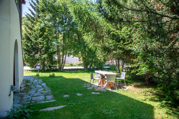Grosszügige Doppelhaushälfte in Bivio mit Garten und Einliegerwohnung 9
