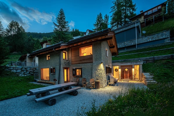 Ferienhaus in La Punt Chamues-ch: ruhig, stilvoll, kernsaniert 1