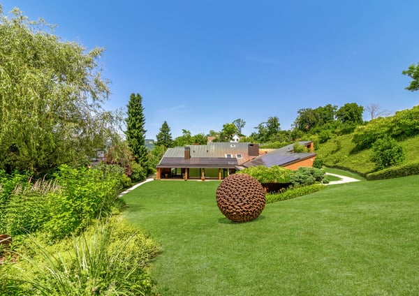 Villa mit Traumgarten und viel Privatsphäre 1