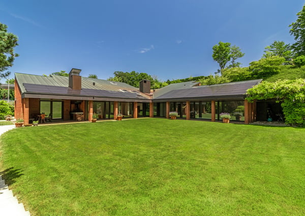 Villa mit Traumgarten und viel Privatsphäre 6