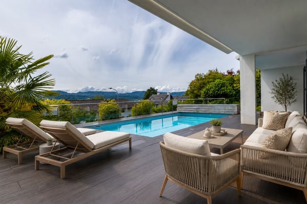 Herrliberg: exklusives Einfamilienhaus mit Seesicht, Garten und Pool 2