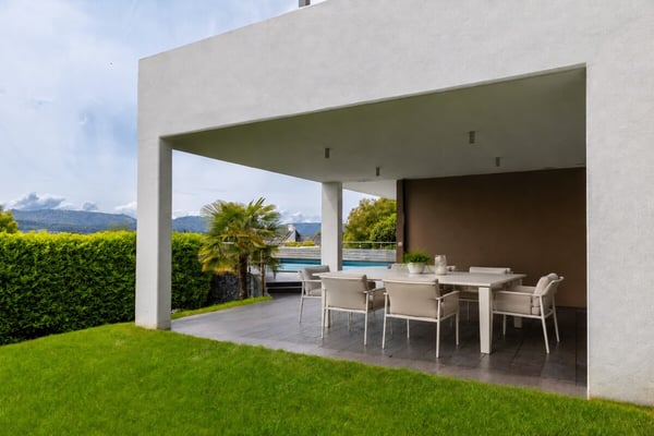 Herrliberg: exklusives Einfamilienhaus mit Seesicht, Garten und Pool 3