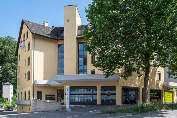 Grosszügige 2.5-Zimmer-Wohnung an zentraler Lage mit 40 m2 Terrasse 13