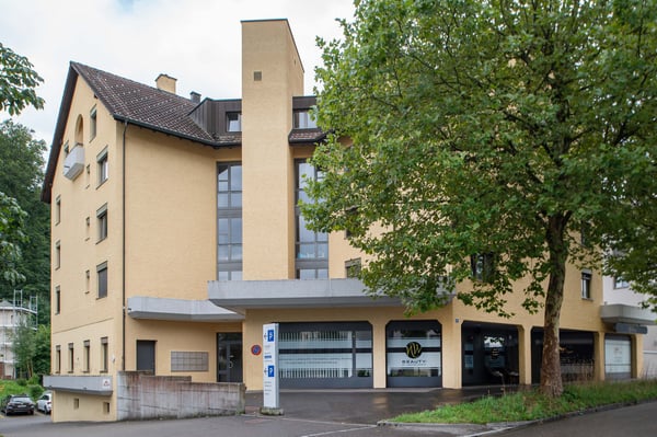 Grosszügige 2.5-Zimmer-Wohnung an zentraler Lage mit 40 m2 Terrasse 13