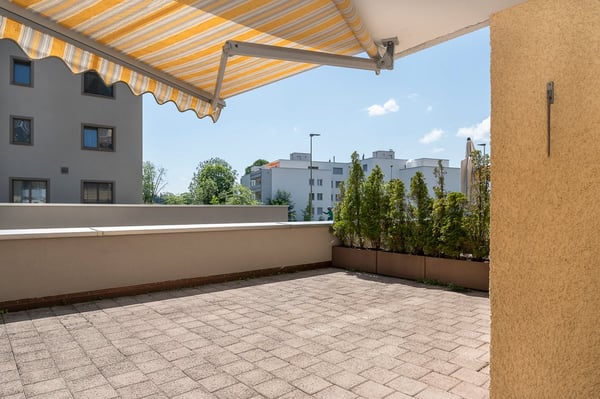 Grosszügige 2.5-Zimmer-Wohnung an zentraler Lage mit 40 m2 Terrasse 12