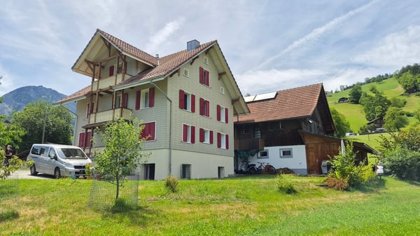 Charmantes 4.5-Zimmer-Einfamilienhaus in Giswil – Ruhige Lage mit Bergblick 1