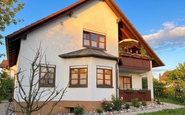 Gepflegtes Zweifamilienhaus in ruhiger Lage 1