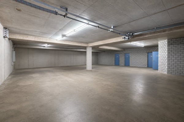 Grosszügige Einstellhalle / Fahrzeugabstellfläche zu vermieten 2