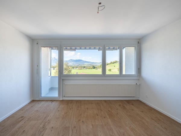 Erstbezug nach Sanierung – moderne 3-Zimmer-Wohnung mit Bergsicht 1