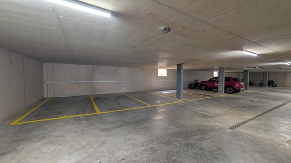 Einstellhallenplatz in Gümmenen zu vermieten – mit E-Ladestation 2