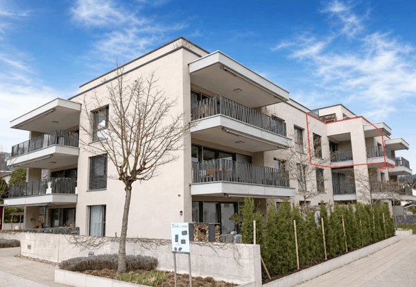 Charmante 2.5-Zimmer-Wohnung mit Balkon und schöner Aussicht in Eschenbach 1