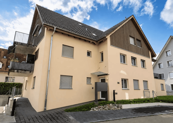 Charmante 3.5-Zimmer-Wohnung mit Balkon und herrlicher Aussicht in Bassersdorf 1