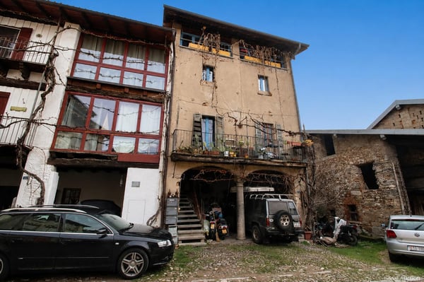 Haus mit drei Wohneinheiten