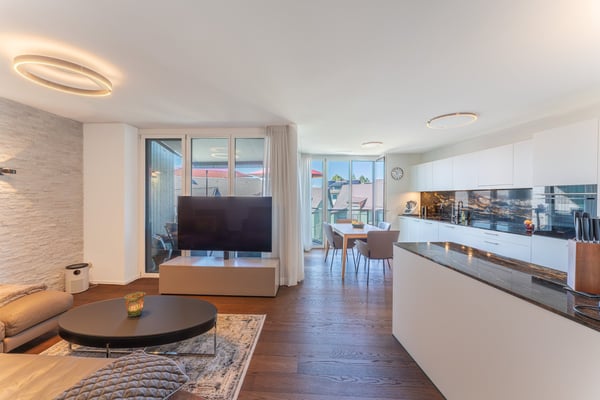 Familienfreundliche 5½ Zimmer-Minergie-Maisonette mit 2 Garagenplätzen im exklusiven Ausbaustandard 2