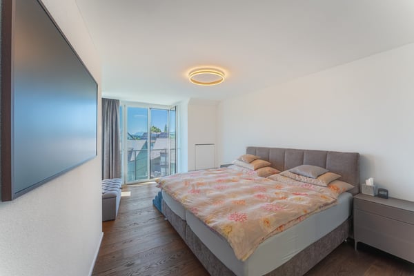Familienfreundliche 5½ Zimmer-Minergie-Maisonette mit 2 Garagenplätzen im exklusiven Ausbaustandard 12