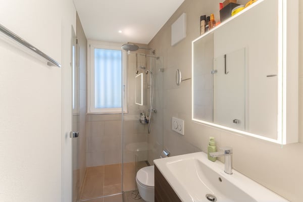 Familienfreundliche 5½ Zimmer-Minergie-Maisonette mit 2 Garagenplätzen im exklusiven Ausbaustandard 21