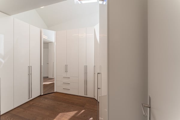 Familienfreundliche 5½ Zimmer-Minergie-Maisonette mit 2 Garagenplätzen im exklusiven Ausbaustandard 16