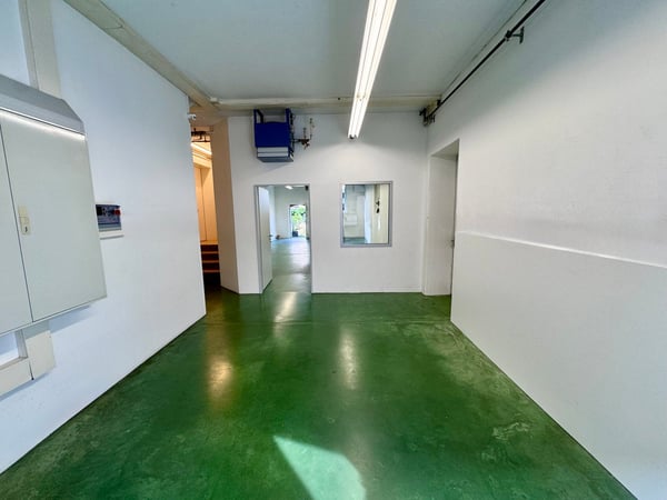 Gewerbefläche mit separaten Räumen und eigenem Sitzplatz 3