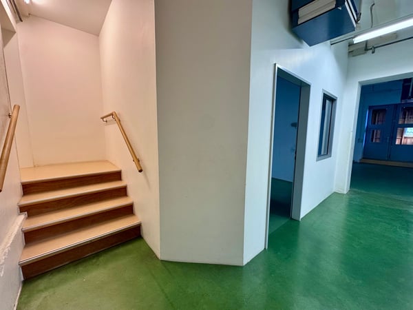 Gewerbefläche mit separaten Räumen und eigenem Sitzplatz 9