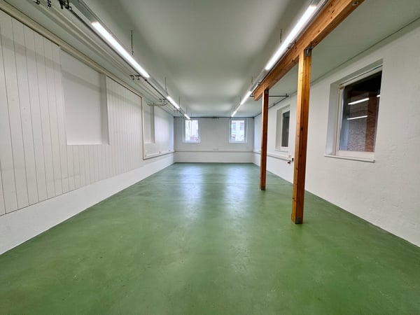 Gewerbefläche mit separaten Räumen und eigenem Sitzplatz 10