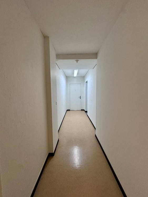 Gewerbefläche mit separaten Räumen und eigenem Sitzplatz 13