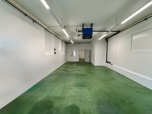 Gewerbefläche mit separaten Räumen und eigenem Sitzplatz 5