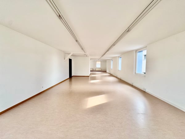 Modernes Büro an der Freiestrasse 29 in Uster 3