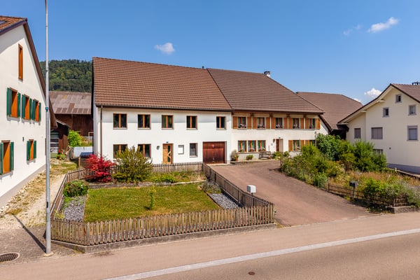 Tradition trifft Grosszügigkeit - Einfamilienhaus mit Charme 1