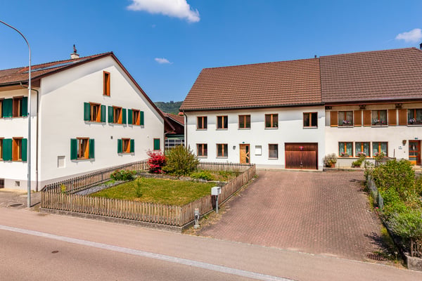 Grosszügiges Wohnen mit Charme und Tradition 1
