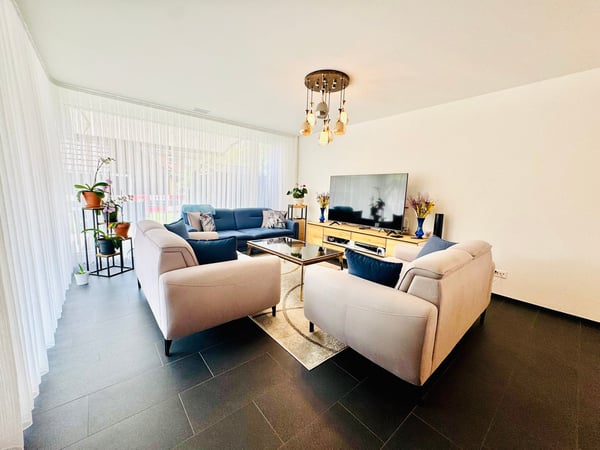 Modernes 1.5-Zimmer-Reiheneckhaus! 2