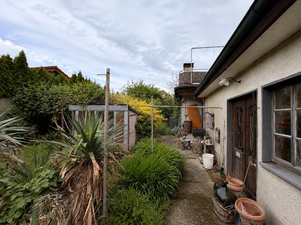 Grosszügiges Wohnhaus mit Werkstatt und Garten 8