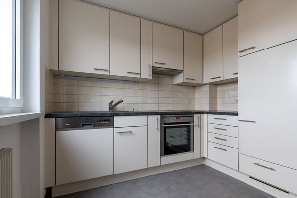 hübsche, zentral gelegene 3-Zimmer Wohnung per sofort zu vermieten. 4