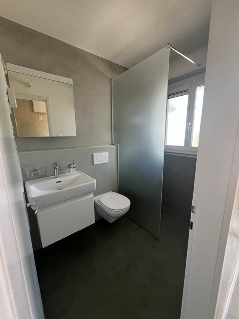 Helle 2-Zimmer-Wohnung mit Balkon in Urdorf 3