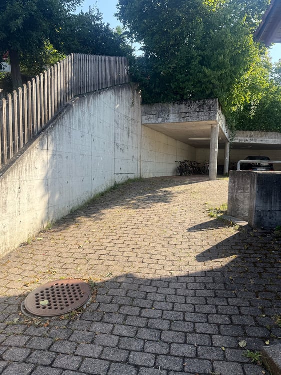 Gedeckte Parkplätze zu vermieten 3